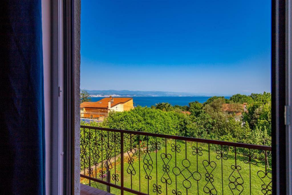 Apartment Roza, Sea View, Free Parking Ičići Exterior foto