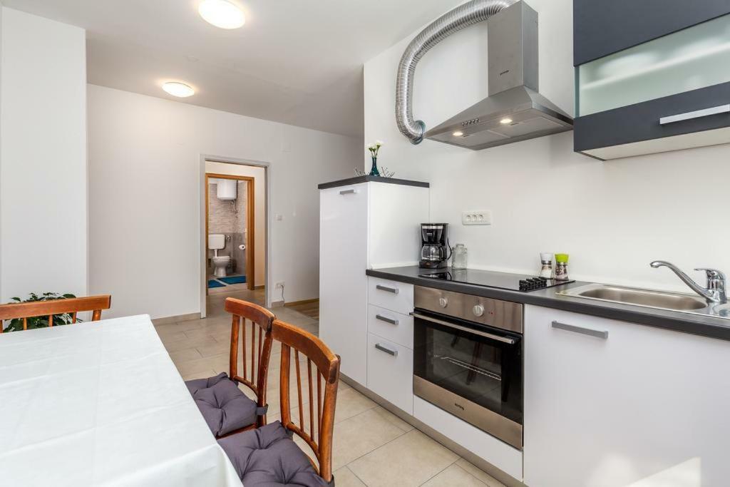 Apartment Roza, Sea View, Free Parking Ičići Exterior foto
